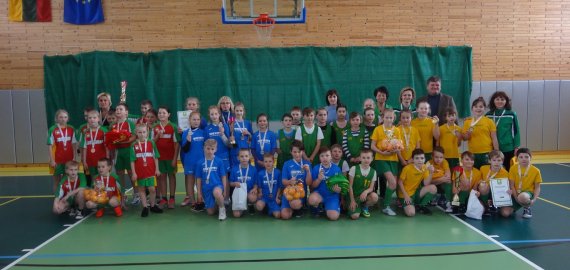Juodupės gimnazijos pradinukų kvadrato komanda iškovojo II - ąją vietą Lietuvos mokyklų kvadrato varžybose