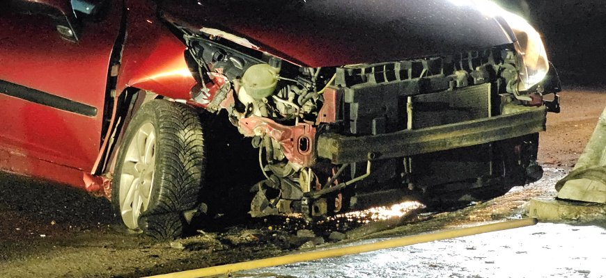 Automobilis taranavo apšvietimo stulpą (video+foto)