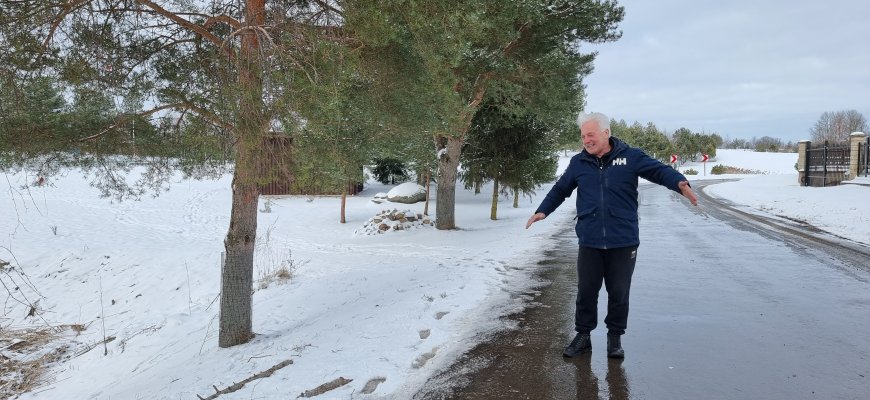 Laimingas atsitiktinumas: nesuvaldęs automobilio drifteris atsidūrė ant Velniakalnio tvenkinio ledo (foto+video)