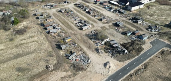 Iš negražaus garažų masyvo liko dar negražesnis sąvartynas (foto+video)