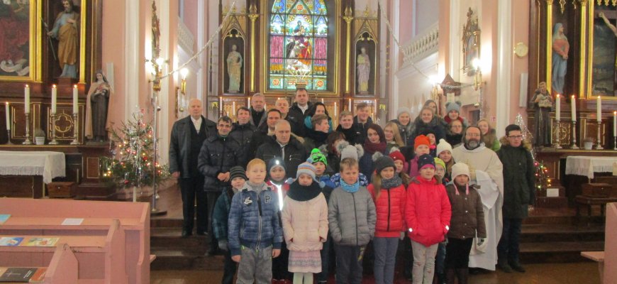 Kalėdų giesmė Obelių šv. Onos bažnyčioje sujungė tris kolektyvus