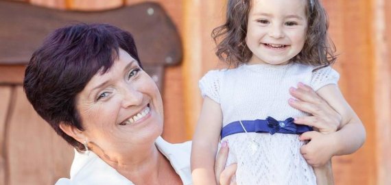 Juodupietės V. Valiukienės sukneles dėvinčios merginos jas prilygina J. Statkevičiaus kūrybai