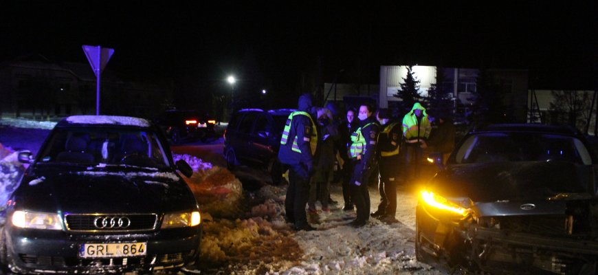 Avarijoje Panevėžio ir Vilties gatvių sankryžoje nukentėjo žmogus (foto)