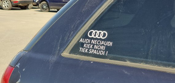 Sustabdytoje „Audi“ – tabako ir galimai narkotikų mišinys
