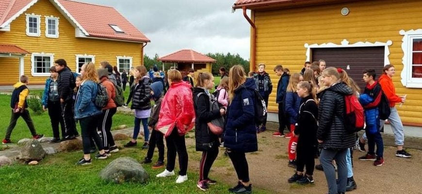Kamajų Antano Strazdo gimnazijos mokiniai dalyvavo pėsčiųjų žygyje Tarptautinei turizmo dienai paminėti