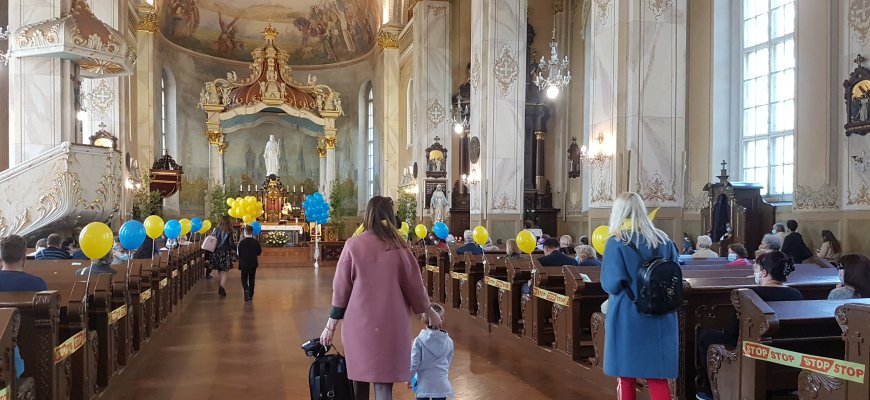 Saugoti vaikus nuo pavojų ir sunkumų – maldoje prašė Panevėžio vyskupijos kunigai ir tikinčiųjų bendruomenė
