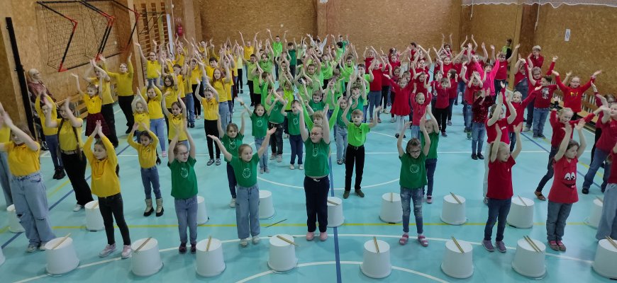Rokiškio Senamiesčio progimnazijos pradinių klasių mokinių šventinis renginys, skirtas Vasario 16–ajai (video)