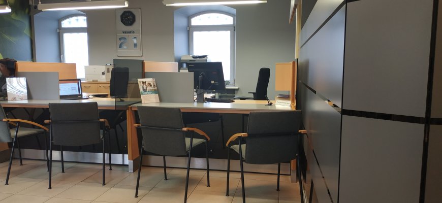 Įstaigos ir bankai ragina žmones neiti į skyrius, naudotis internetu