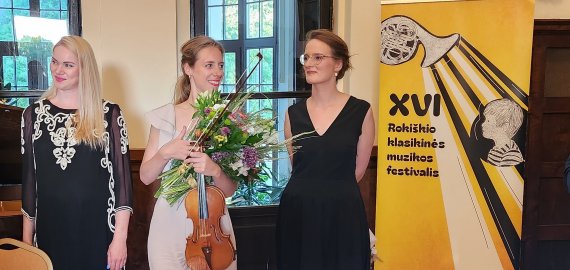 Sidabro ženklus „Už nuopelnus Rokiškio krašto kultūrai“ įsegs sesėms S. ir J. Zajančauskaitėms
