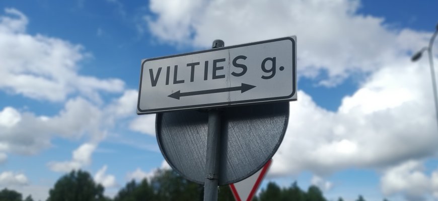 Vilties gatvėje vėl badomos gyventojų automobilių padangos