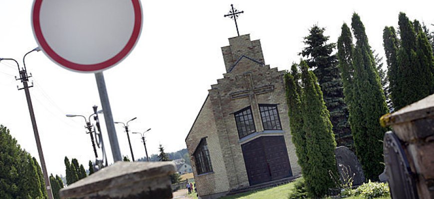 Ketina remontuoti stovėjimo aikštelę prie kapinių