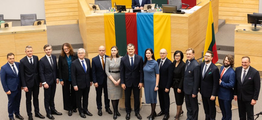 Prisiekė devynioliktosios Vyriausybės nariai