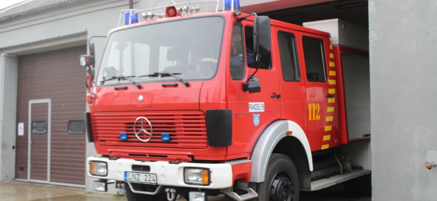 Darbingas Rokiškio ugniagesių savaitgalis: gesino gaisrus, gelbėjo žmones