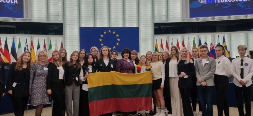 Juodupės gimnazijos MEPA komanda trečią kartą „Euroscoloje“, Strasbūre