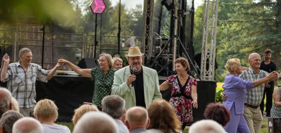 Kriaunų miestelio šventėje svečiai šėlo su Simonu Donskovu (video+foto)
