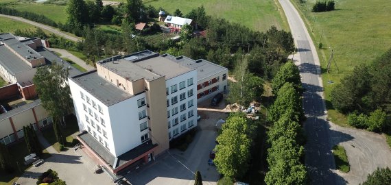 Vyriausybė rado landą, kaip apgyvendinti migrantus be savivaldybių žinios: respublikinio pavaldumo įstaigose