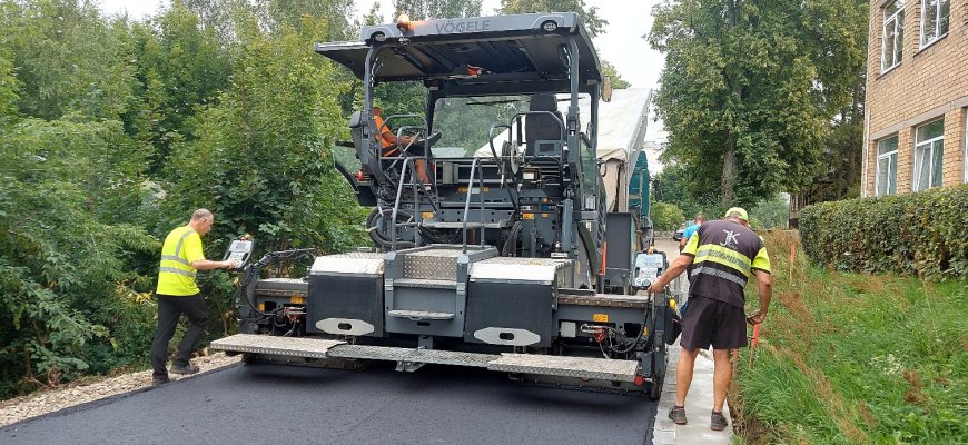 Jūžintiškiai į miestelio kapines riedės naujai asfaltuotu keliu