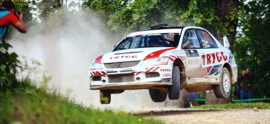 „Samsonas Rally Rokiškis“ žiūrovų zonose – įspūdingi tramplinai ir patogi infrastruktūra