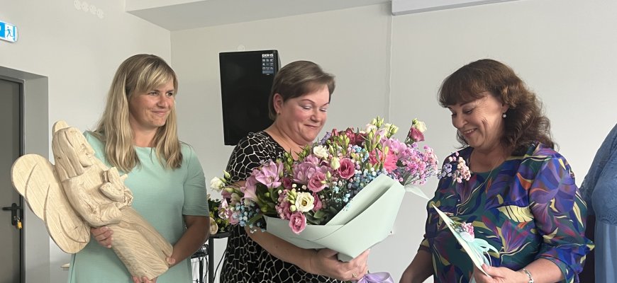 Pristatydama jubiliejinį „Nemunėlį“ biblioteką paliko A. Matiukienė (foto)