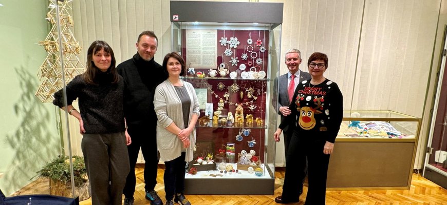 Rokiškis į Ukrainą siunčia ne tik paramą: karo nuotaikas skaidrina meno dirbiniais