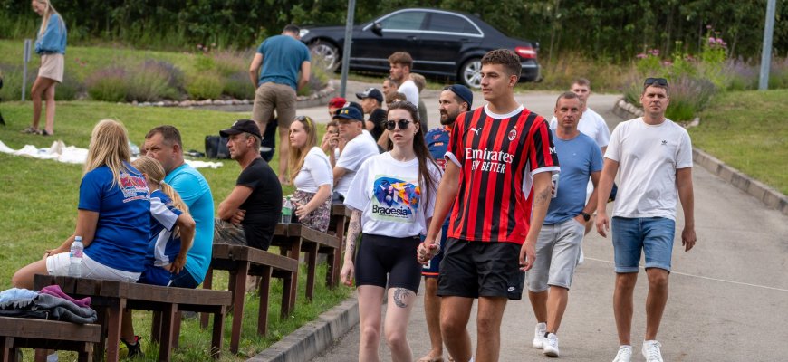 Futbolo festivalis Bradesiuose: Rokiškio FK trijų kartų bendruomenės šventė (video+foto)