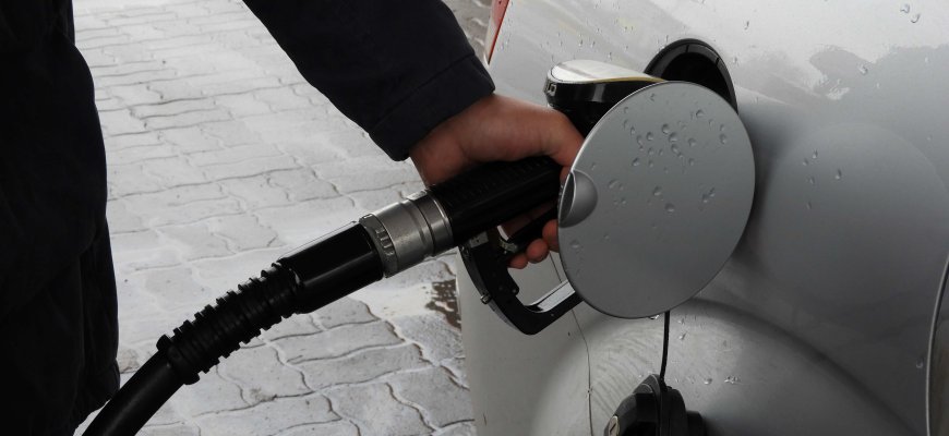 Benzinas ir dyzelinas per savaitę Lietuvoje pigo vienu centu