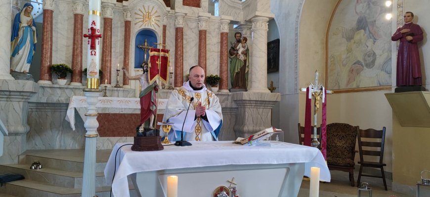 Tikintiesiems prioritetas – dalyvavimas gyvai šv. Mišiose, o negalintieji atvykti į bažnyčias, kviečiami pamaldas stebėti nuotoliniu būdu (video)
