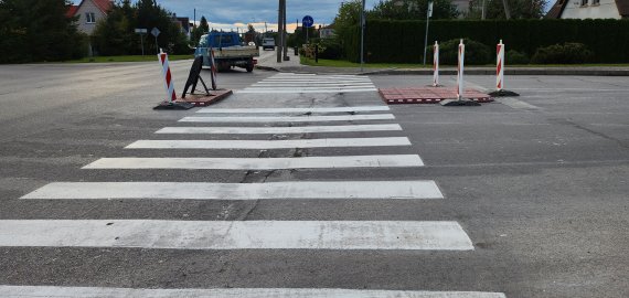 Darbų ėmėsi „iš peties“: įrengė šaligatvį, saugumo salelę, pagerino matomumą