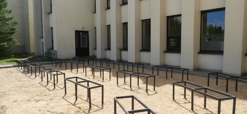 Rokiškio kultūros centro kiemelyje – neįprasta idėja ir... meilė poezijai (foto)