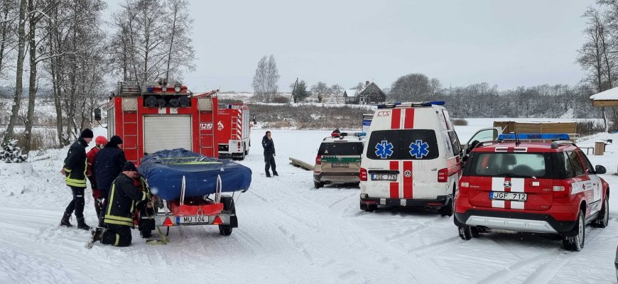 Juodasis pirmadienis: ugniagesiai po paieškų Rokiškio ežere lėkė į Juodupę, kur nuskendo žmogus (foto+video)