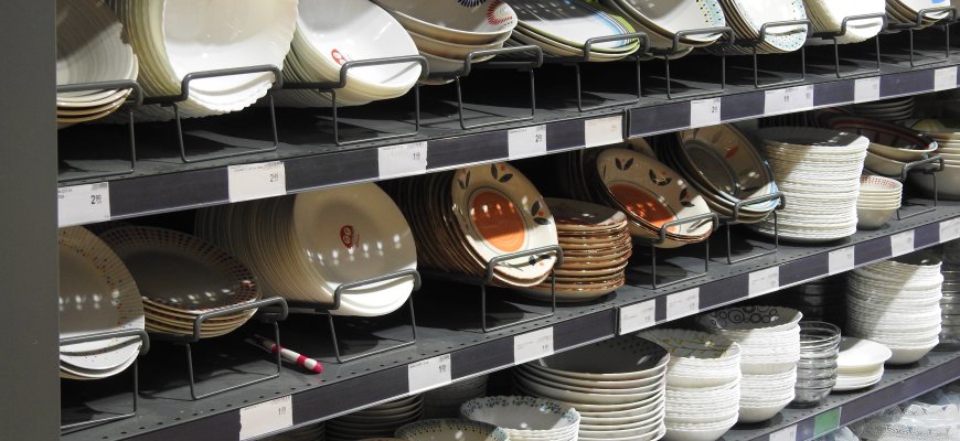 Prekybos centruose mažėja vienkartinių indų iš plastiko