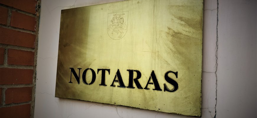 Notarus ir antstolius į pensiją siūloma leisti anksčiau – nuo 65-erių