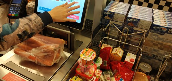 Prekybos centrai žada nuo šeštadienio neįsileisti klientų be kaukių