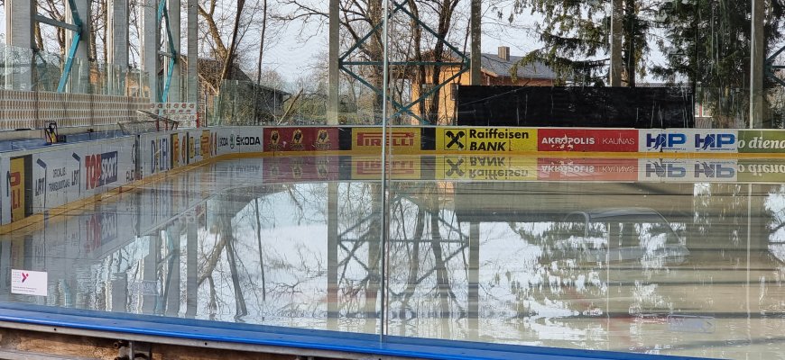 Sezoną pradėjo ir jaunieji ledo ritulininkai