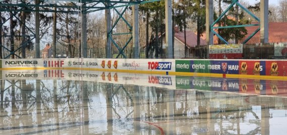 Atimta pramoga: masiniai čiuožimai ant ledo kol kas leidžiami tik vieną dieną