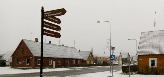 Rokiškyje atsirado krypčių rodyklės pėstiesiems