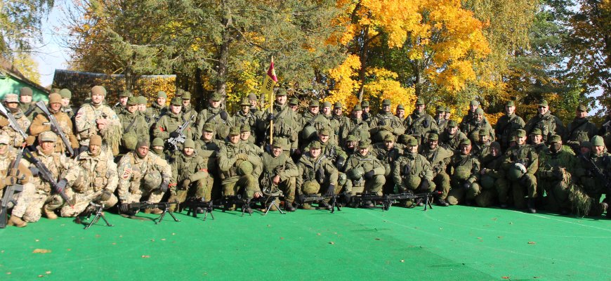 Karių savanorių pratybos Jūžintuose: gausios pajėgos, sėkmingos operacijos ir gyventojų parama (foto)