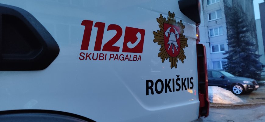 Įleido medikus ir policiją