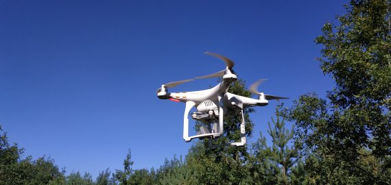 Policija primena taisykles, kurių turėtų laikytis dronų valdytojai