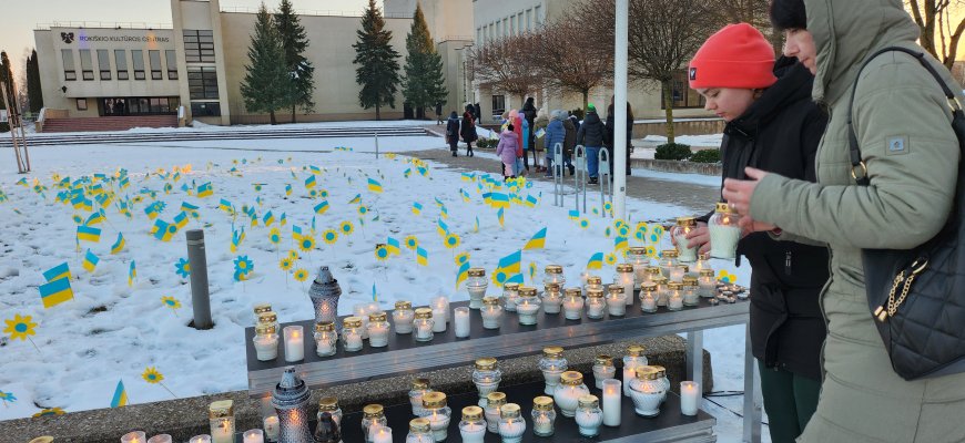 Trečiosios karo Ukrainoje metinės: mininčių vis mažėja, palaikančių – ne (foto)