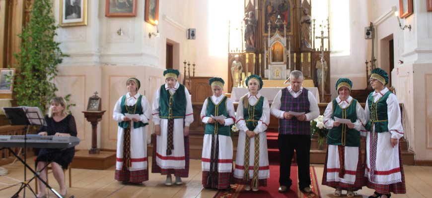 Septintoji „Giesmių pynė – Marijai“ – išsaugotos tradicijos ir pažintis su Rokiškio dekanato šventovėmis (foto)
