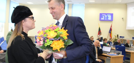 Direktorę rajono taryboje pasitiko priekaištų lavina