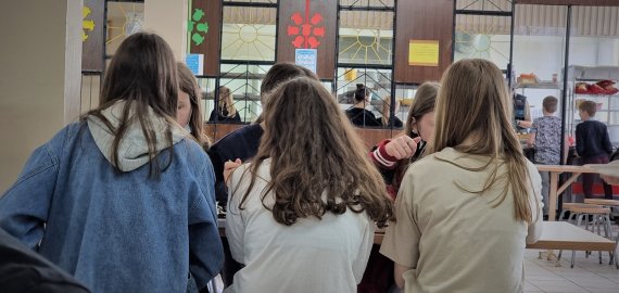 Aktualu auginantiems mokyklinio amžiaus vaikus: nemokamas maitinimas ir parama mokinio reikmenims įsigyti