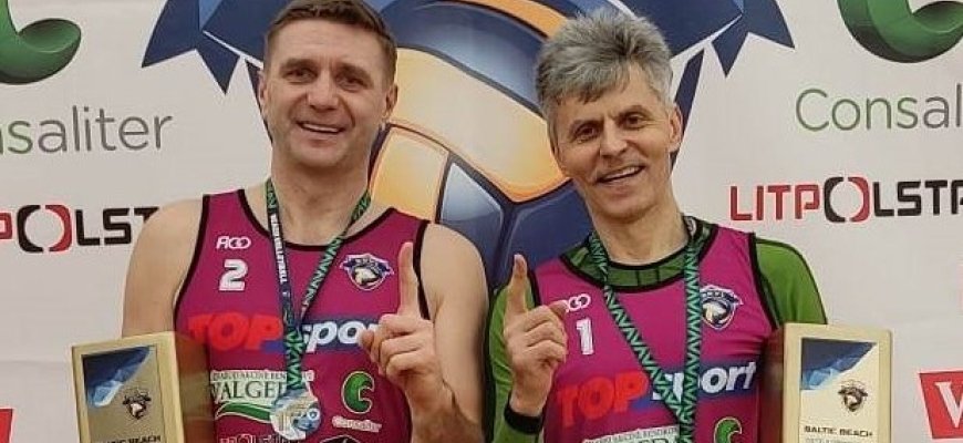 Stipriausia tarp paplūdimio tinklinio veteranų – rokiškiečio ir kupiškėno komanda