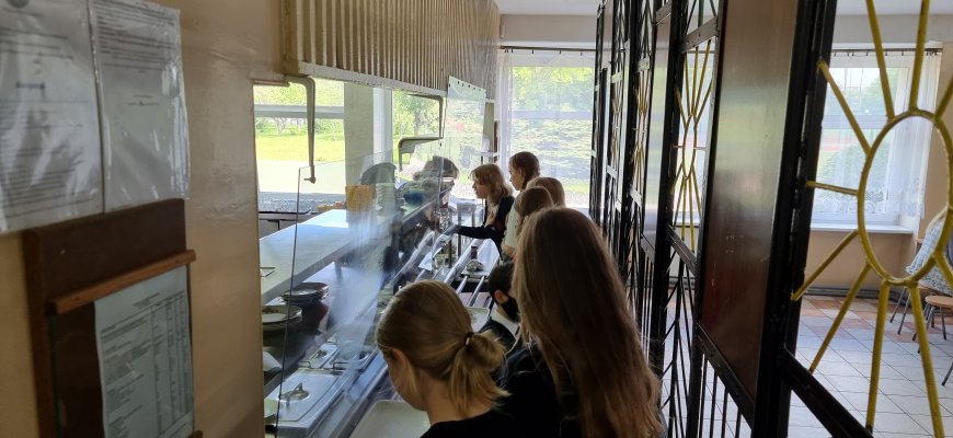 Nemokamas maitinimas ir parama mokinio reikmenims – viskas, ką reikia žinoti