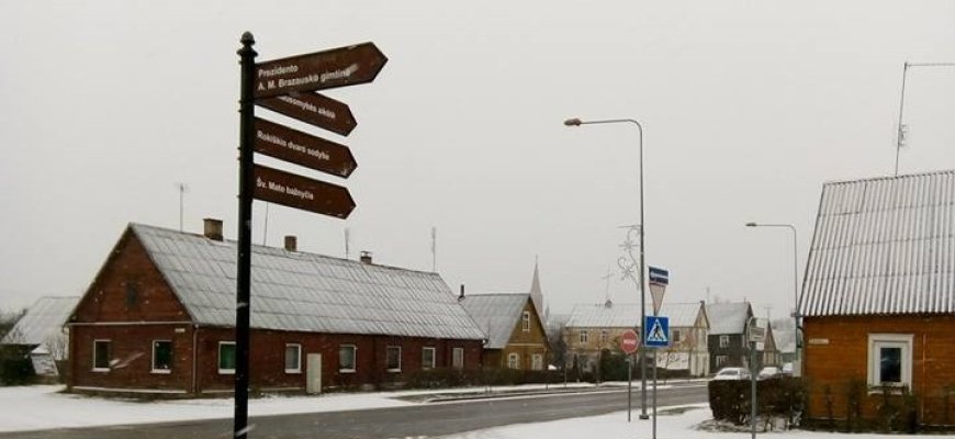 Rokiškyje atsirado krypčių rodyklės pėstiesiems