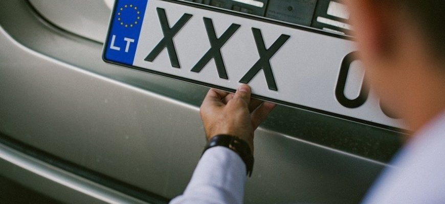 „Regitra“ paskelbė naujus numerių derinius: vairuotojams – metas suskubti
