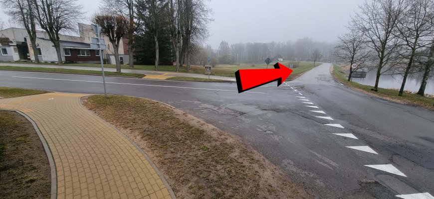 Pėsčiųjų tako link Rokiškio dvaro Ąžuolų gatvėje dar teks palaukti