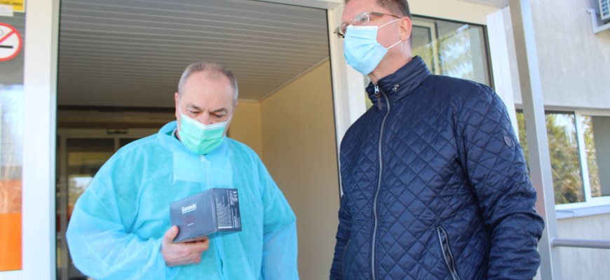 „Rotary“ dovanos medikams ir savanoriams – kaukės