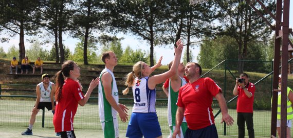 Velykalnyje vyko Panevėžio regiono savivaldybių darbuotojų II sporto žaidynės (foto+video)